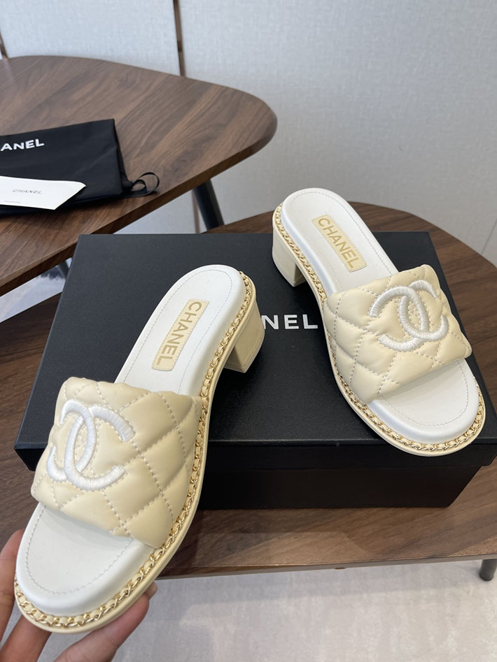 最高級シャネルスーパーコピー CHANEL 2026年春夏 新作 サンダル 刺繍ココマーク チェーン ベージュ 2630563 シャネル サンダル 公式 - 画像 (6)