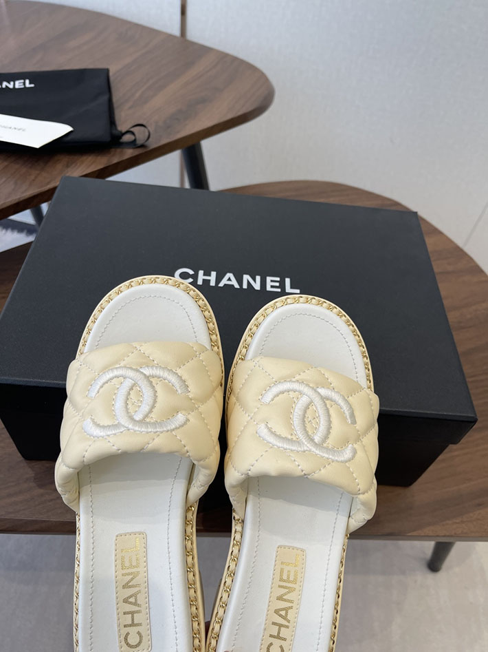 最高級シャネルスーパーコピー CHANEL 2026年春夏 新作 サンダル 刺繍ココマーク チェーン ベージュ 2630563 シャネル サンダル 公式 - 画像 (5)