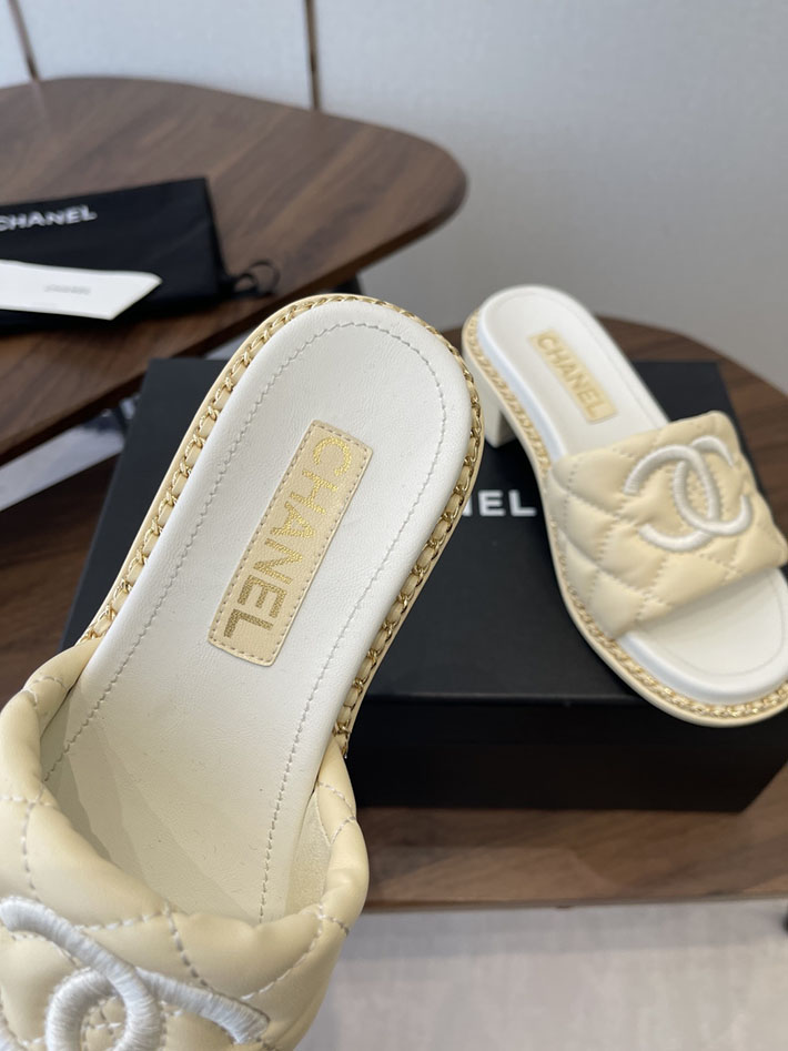 最高級シャネルスーパーコピー CHANEL 2026年春夏 新作 サンダル 刺繍ココマーク チェーン ベージュ 2630563 シャネル サンダル 公式 - 画像 (3)