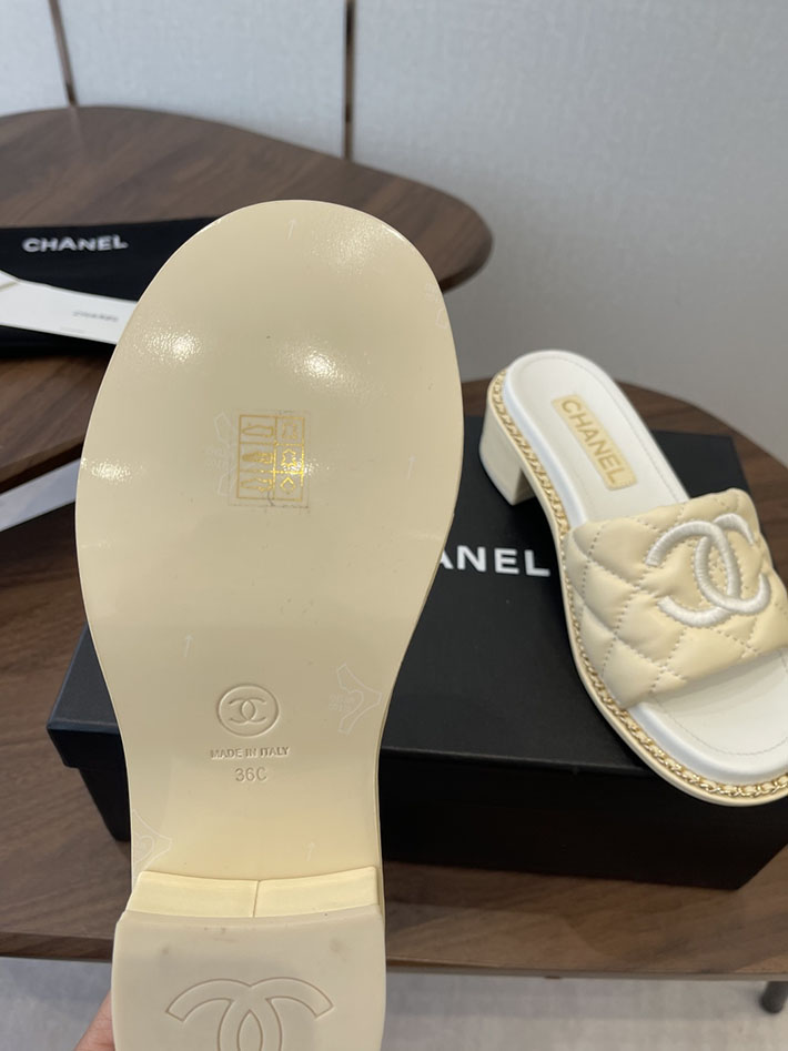 最高級シャネルスーパーコピー CHANEL 2026年春夏 新作 サンダル 刺繍ココマーク チェーン ベージュ 2630563 シャネル サンダル 公式 - 画像 (2)