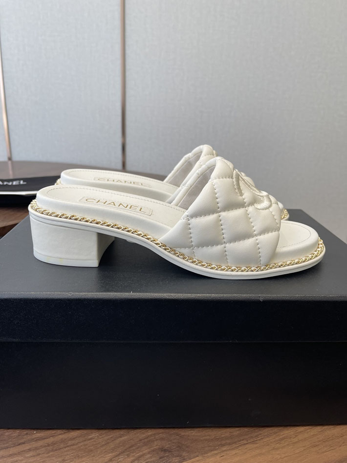 最高級シャネルスーパーコピー CHANEL 2026年春夏 新作 サンダル 刺繍ココマーク チェーン ホワイト 2630564 シャネル サンダル 定価 - 画像 (9)