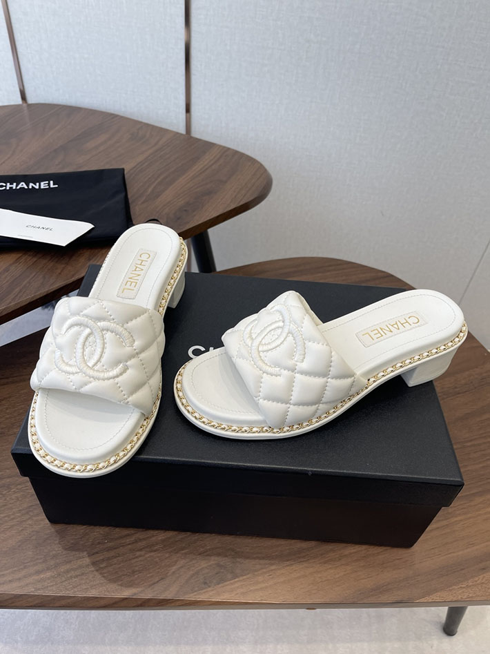 最高級シャネルスーパーコピー CHANEL 2026年春夏 新作 サンダル 刺繍ココマーク チェーン ホワイト 2630564 シャネル サンダル 定価 - 画像 (8)