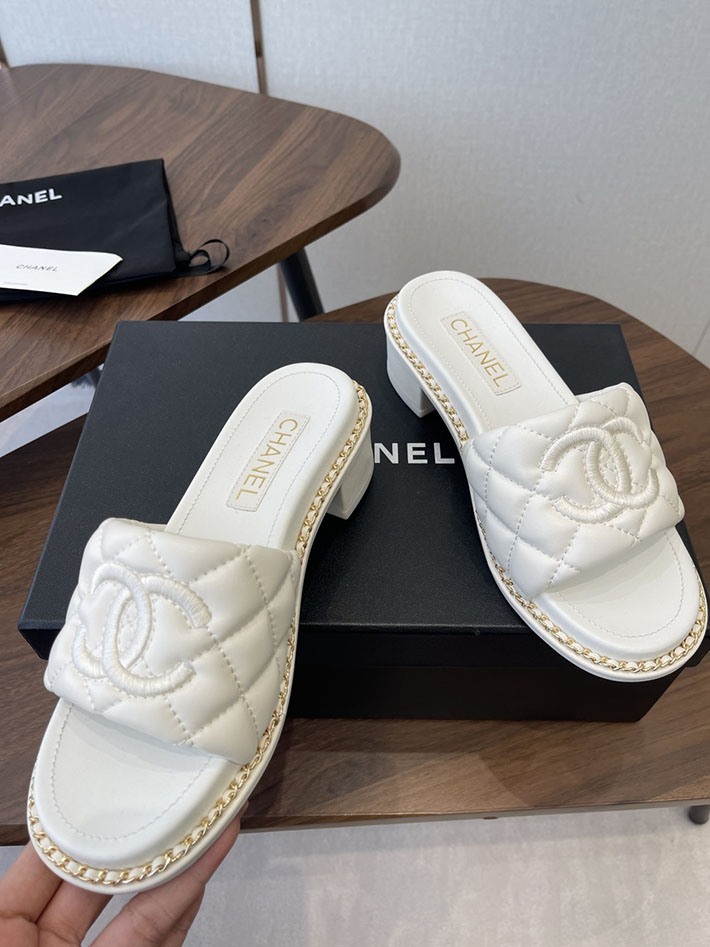 最高級シャネルスーパーコピー CHANEL 2026年春夏 新作 サンダル 刺繍ココマーク チェーン ホワイト 2630564 シャネル サンダル 定価 - 画像 (6)