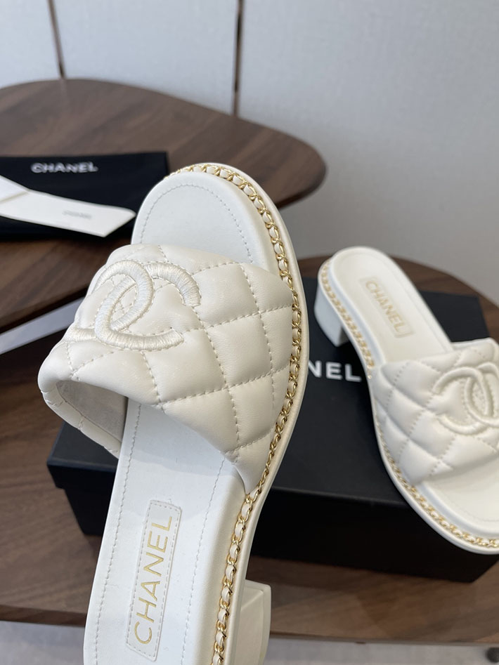 最高級シャネルスーパーコピー CHANEL 2026年春夏 新作 サンダル 刺繍ココマーク チェーン ホワイト 2630564 シャネル サンダル 定価 - 画像 (5)