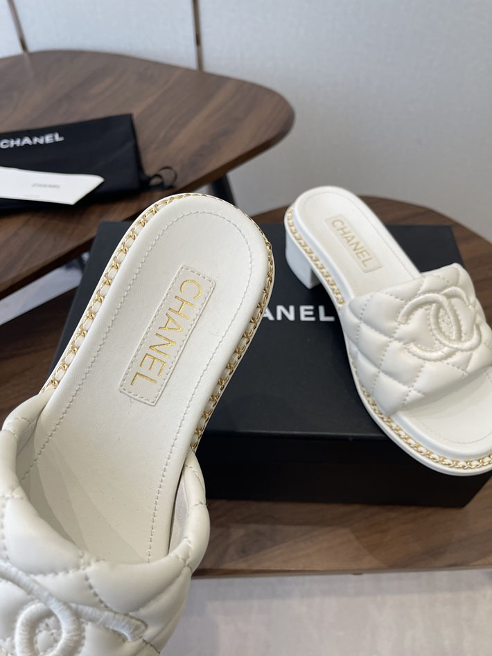 最高級シャネルスーパーコピー CHANEL 2026年春夏 新作 サンダル 刺繍ココマーク チェーン ホワイト 2630564 シャネル サンダル 定価 - 画像 (4)