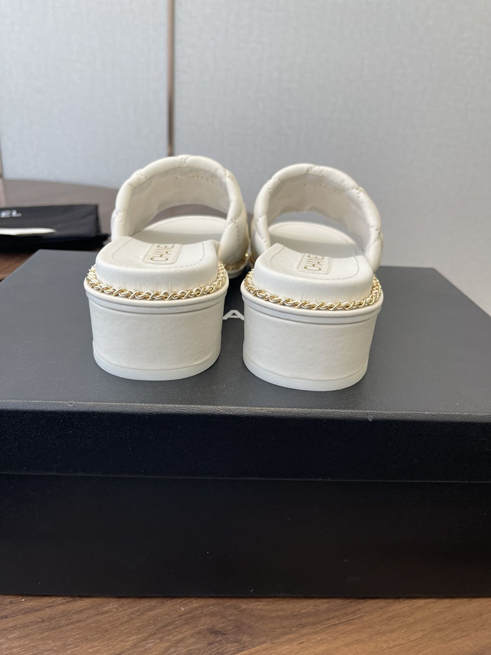 最高級シャネルスーパーコピー CHANEL 2026年春夏 新作 サンダル 刺繍ココマーク チェーン ホワイト 2630564 シャネル サンダル 定価 - 画像 (3)