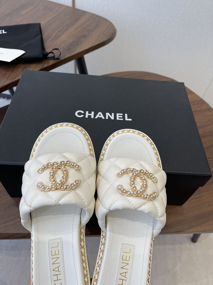 最高級シャネルスーパーコピー CHANEL 2026年春夏 新作 サンダル 刺繍ココマーク チェーン ホワイト 2630568 シャネル サンダル 白 - 画像 (5)