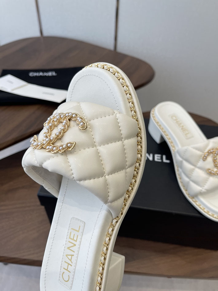 最高級シャネルスーパーコピー CHANEL 2026年春夏 新作 サンダル 刺繍ココマーク チェーン ホワイト 2630568 シャネル サンダル 白 - 画像 (4)