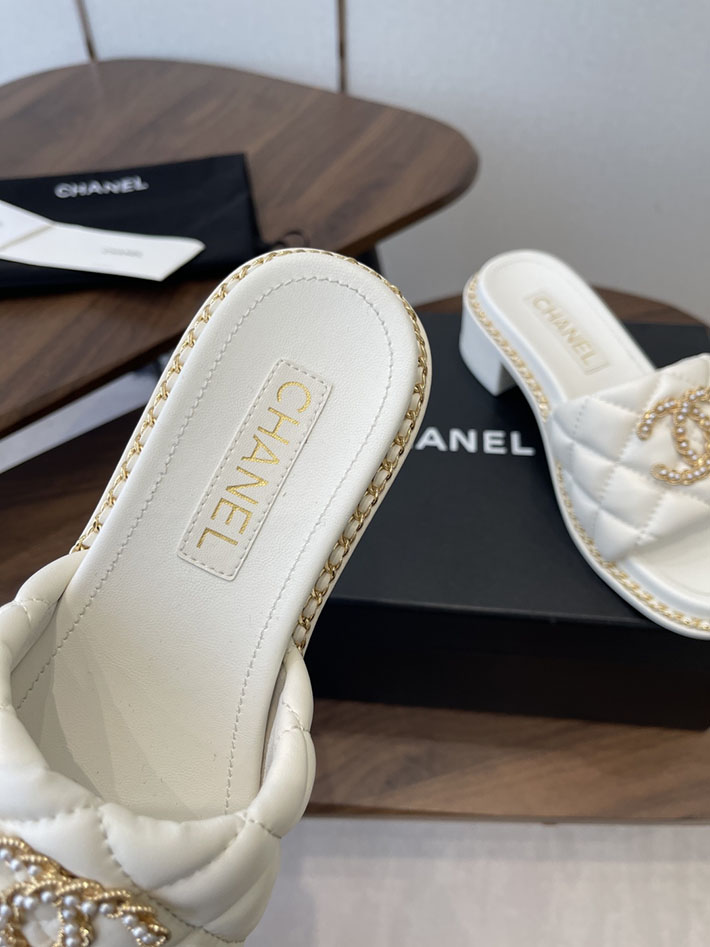 最高級シャネルスーパーコピー CHANEL 2026年春夏 新作 サンダル 刺繍ココマーク チェーン ホワイト 2630568 シャネル サンダル 白 - 画像 (3)