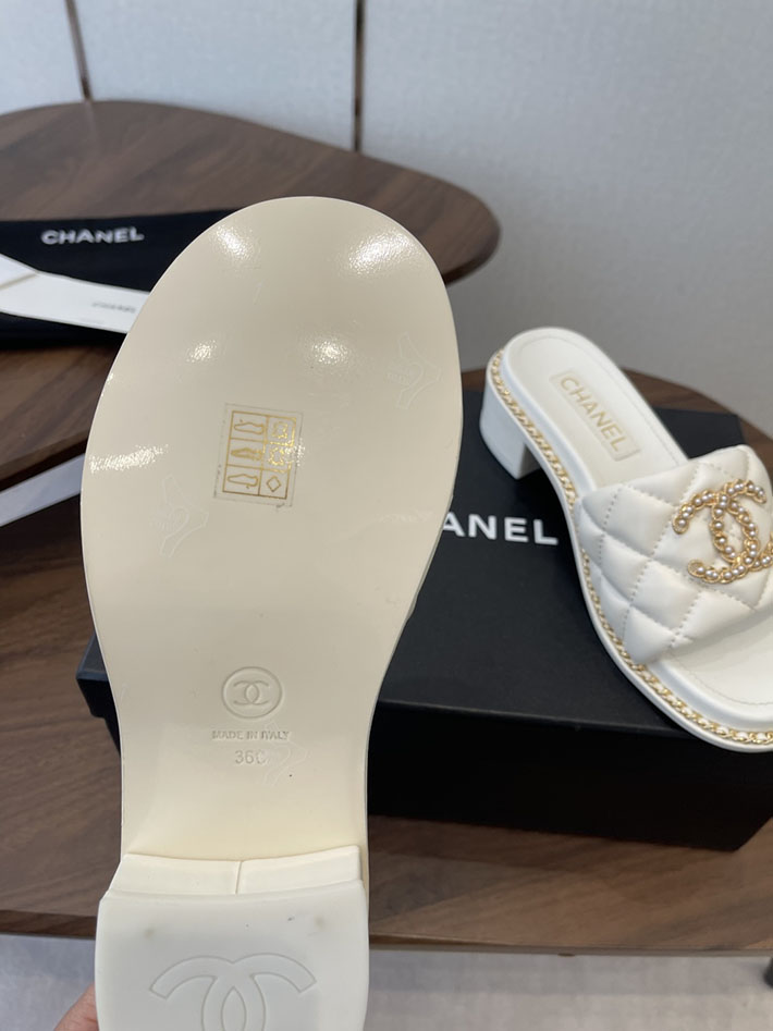 最高級シャネルスーパーコピー CHANEL 2026年春夏 新作 サンダル 刺繍ココマーク チェーン ホワイト 2630568 シャネル サンダル 白 - 画像 (2)