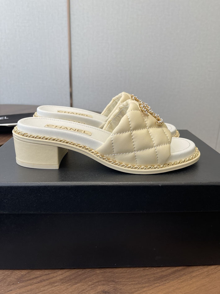 最高級シャネルスーパーコピー CHANEL 2026年春夏 新作 サンダル 刺繍ココマーク チェーン ベージュ 2630570 シャネル ミュール レディース - 画像 (9)