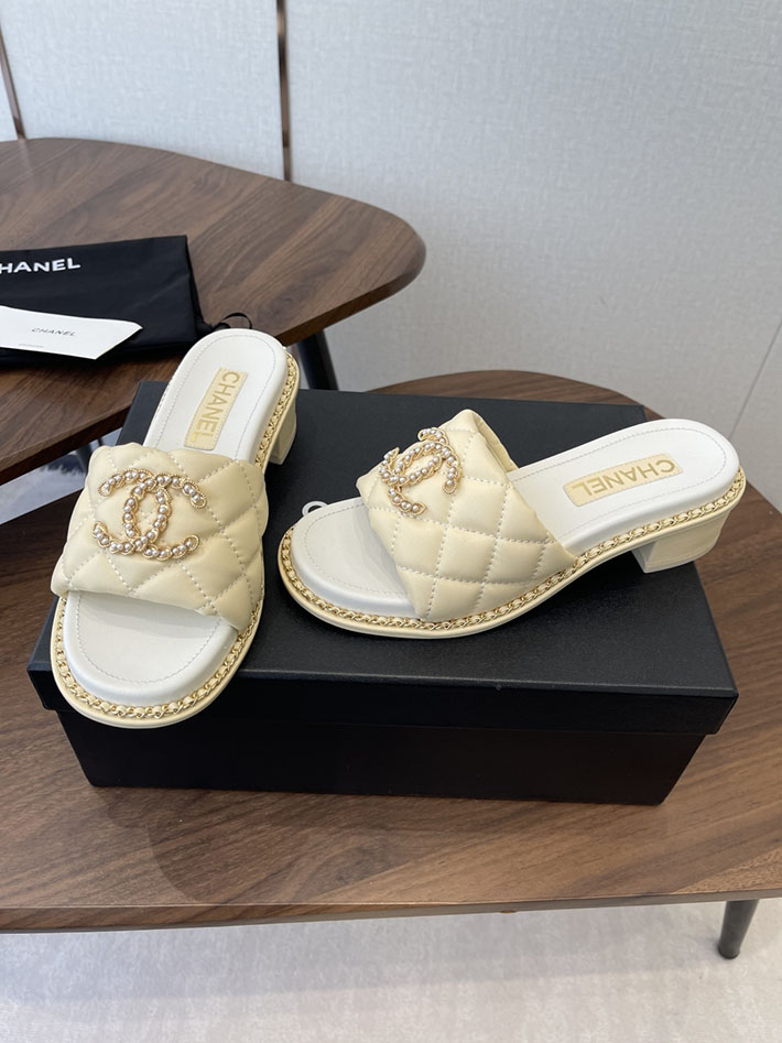 最高級シャネルスーパーコピー CHANEL 2026年春夏 新作 サンダル 刺繍ココマーク チェーン ベージュ 2630570 シャネル ミュール レディース - 画像 (8)