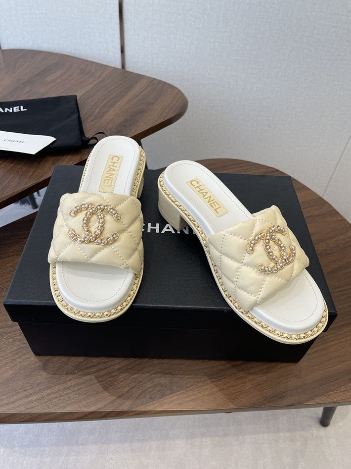 最高級シャネルスーパーコピー CHANEL 2026年春夏 新作 サンダル 刺繍ココマーク チェーン ベージュ 2630570 シャネル ミュール レディース - 画像 (7)
