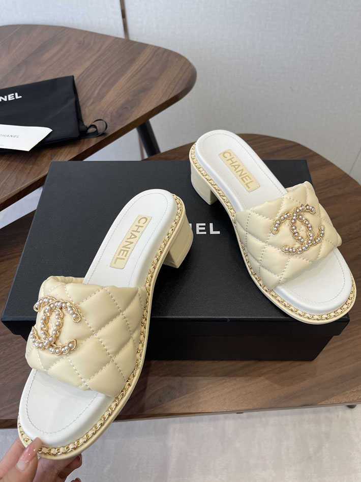 最高級シャネルスーパーコピー CHANEL 2026年春夏 新作 サンダル 刺繍ココマーク チェーン ベージュ 2630570 シャネル ミュール レディース - 画像 (6)