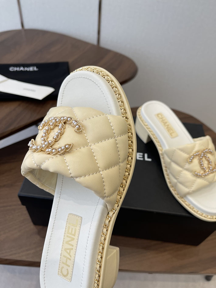 最高級シャネルスーパーコピー CHANEL 2026年春夏 新作 サンダル 刺繍ココマーク チェーン ベージュ 2630570 シャネル ミュール レディース - 画像 (5)
