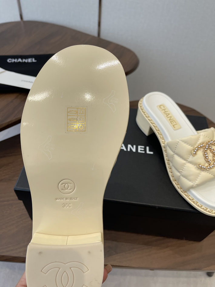 最高級シャネルスーパーコピー CHANEL 2026年春夏 新作 サンダル 刺繍ココマーク チェーン ベージュ 2630570 シャネル ミュール レディース - 画像 (2)
