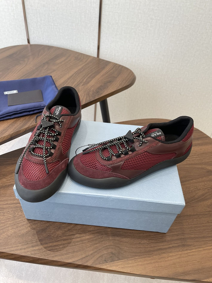 プラダ スニーカー レディース