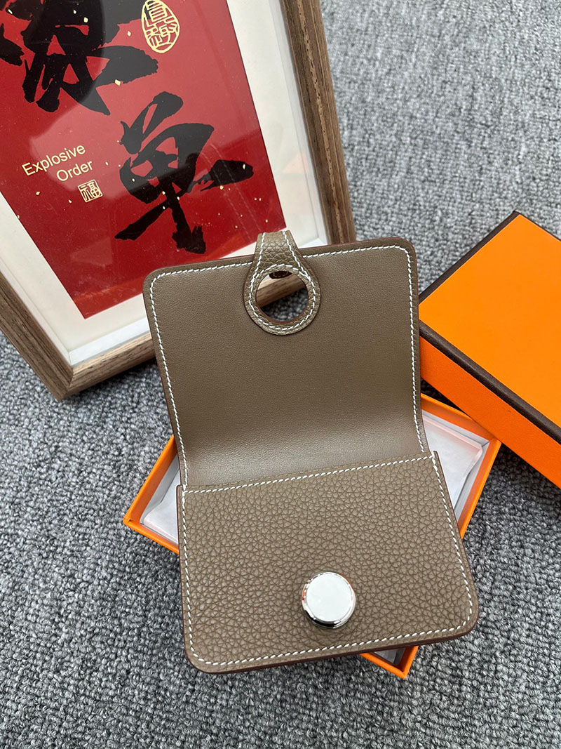 エルメス ドゴン コンパクトの通販 HERMES ドゴン カードケース エトゥープ トゴ シルバー金具 2631640 エルメス カードケース 財布代わり - 画像 (5)