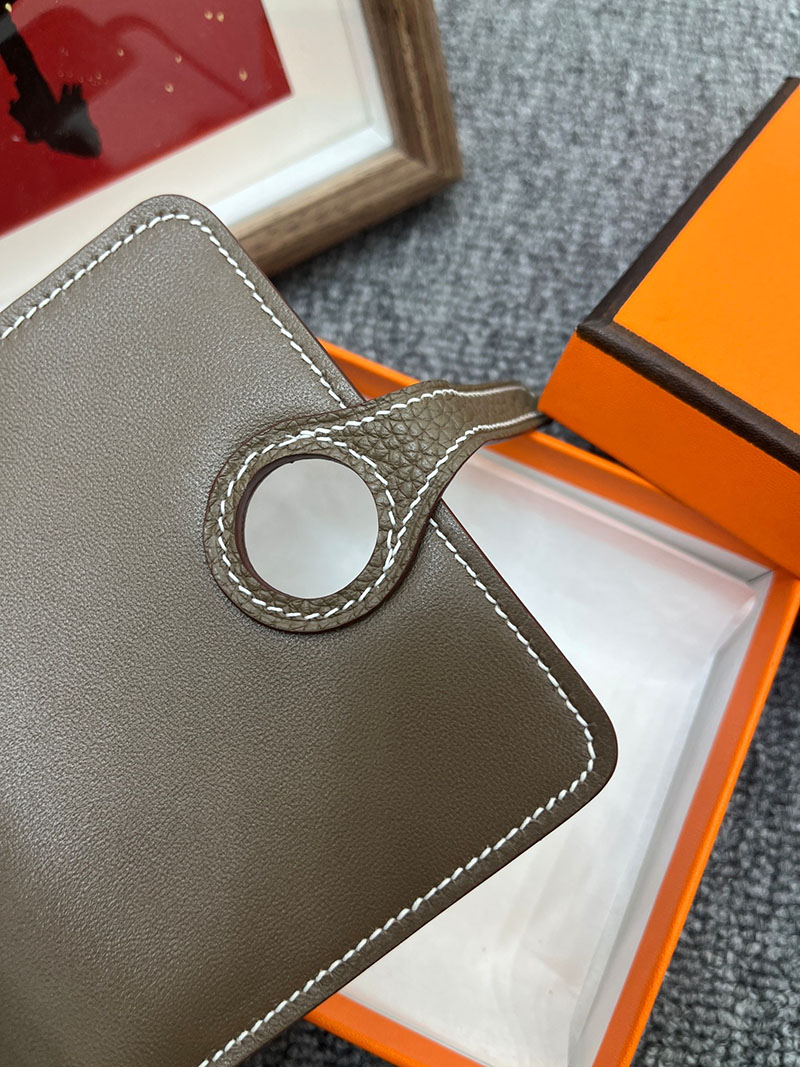 エルメス ドゴン コンパクトの通販 HERMES ドゴン カードケース エトゥープ トゴ シルバー金具 2631640 エルメス カードケース 財布代わり - 画像 (3)