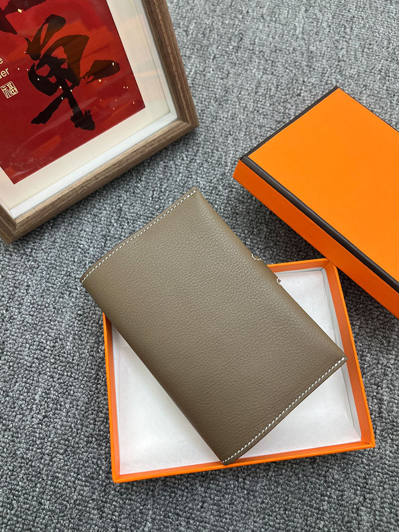 エルメス パスポートケースの通販 HERMES パスポートケース R.M.S エトゥープ ヴォー・エヴァーカラー H084149CK18 エルメス パスポート ケース メンズ - 画像 (5)