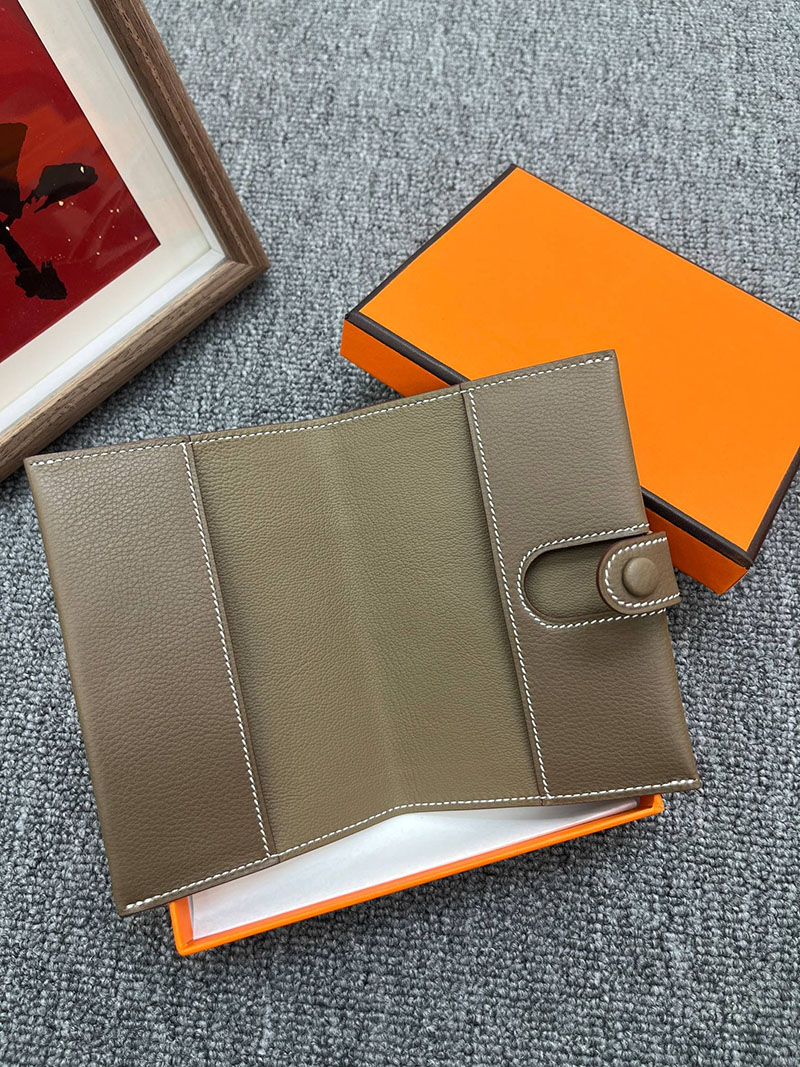 エルメス パスポートケースの通販 HERMES パスポートケース R.M.S エトゥープ ヴォー・エヴァーカラー H084149CK18 エルメス パスポート ケース メンズ - 画像 (3)