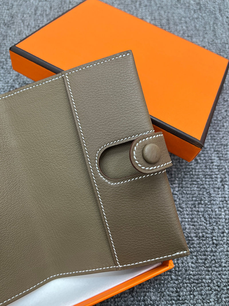 エルメス パスポートケースの通販 HERMES パスポートケース R.M.S エトゥープ ヴォー・エヴァーカラー H084149CK18 エルメス パスポート ケース メンズ - 画像 (2)