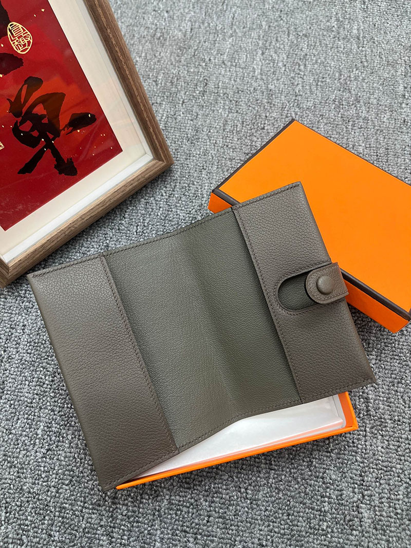 エルメス パスポートケースの通販 HERMES パスポートケース R.M.S グリメイヤー ヴォー・エヴァーカラー H084149CK0L エルメス パスポートケース 使い方 - 画像 (4)