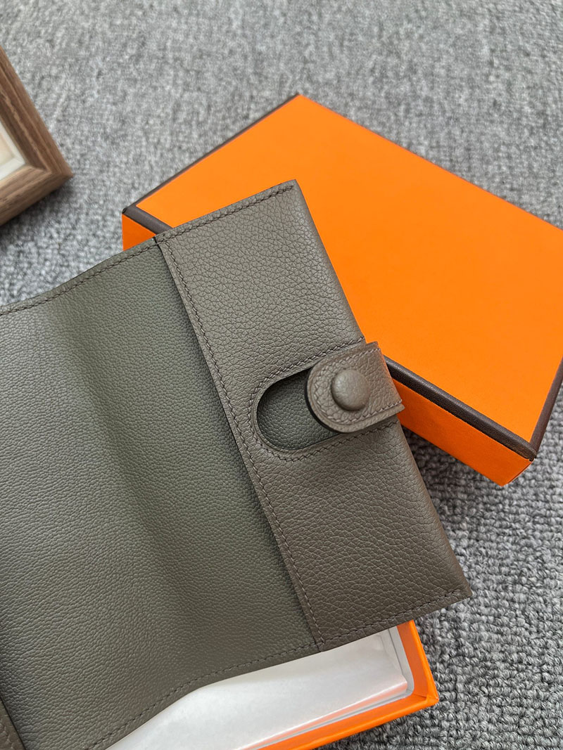 エルメス パスポートケースの通販 HERMES パスポートケース R.M.S グリメイヤー ヴォー・エヴァーカラー H084149CK0L エルメス パスポートケース 使い方 - 画像 (3)