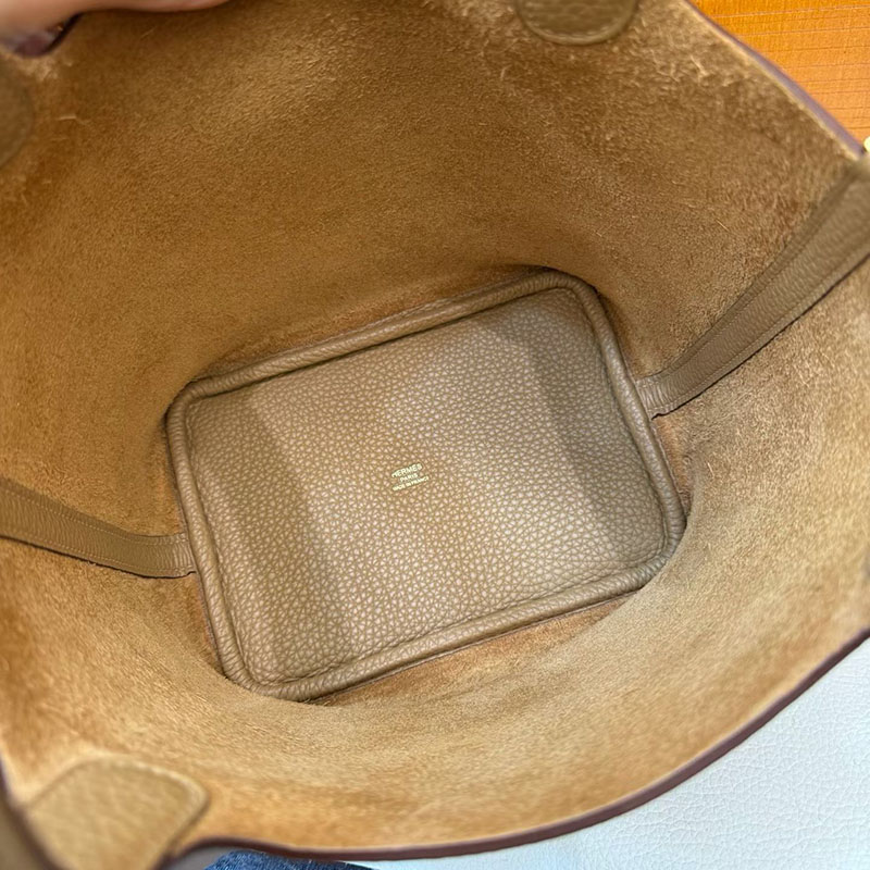 エルメス ピコタンロックの通販 HERMES ピコタンロック 18 PM チャイ トリヨンクレマンス ゴールド金具 H056289CC0M ピコタン18 定価 - 画像 (4)