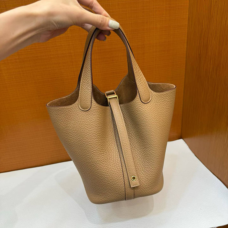 エルメス ピコタンロックの通販 HERMES ピコタンロック 18 PM チャイ トリヨンクレマンス ゴールド金具 H056289CC0M ピコタン18 定価 - 画像 (3)