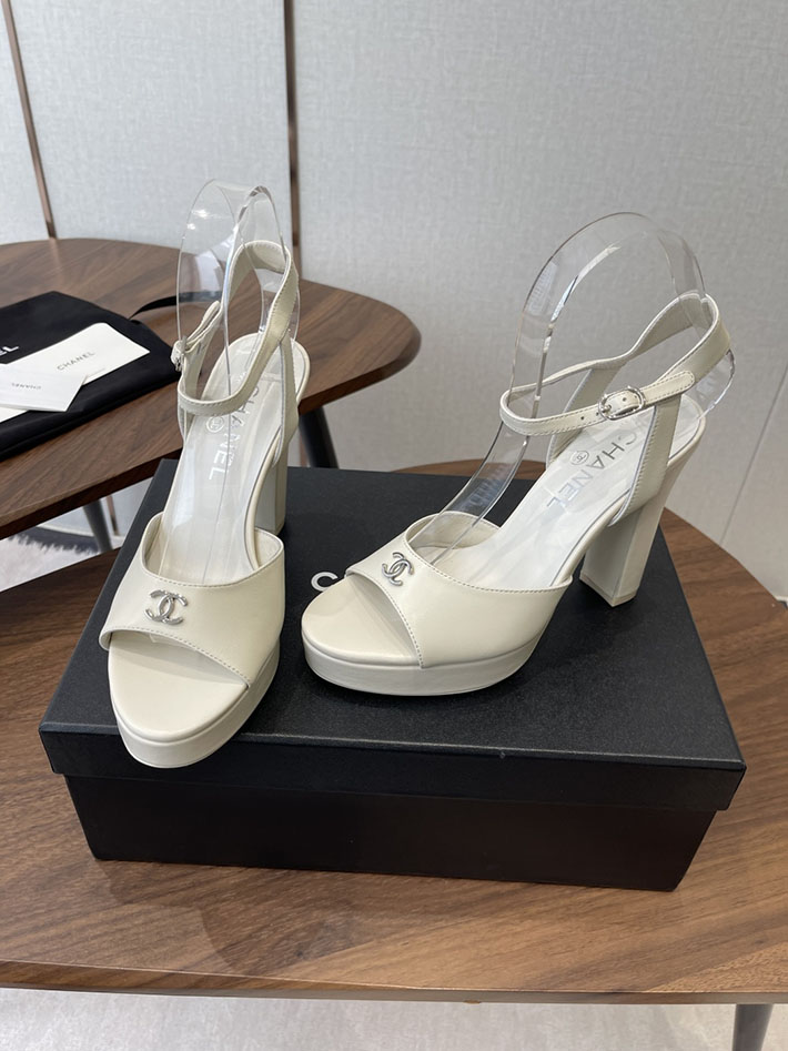 シャネル サンダル 定価