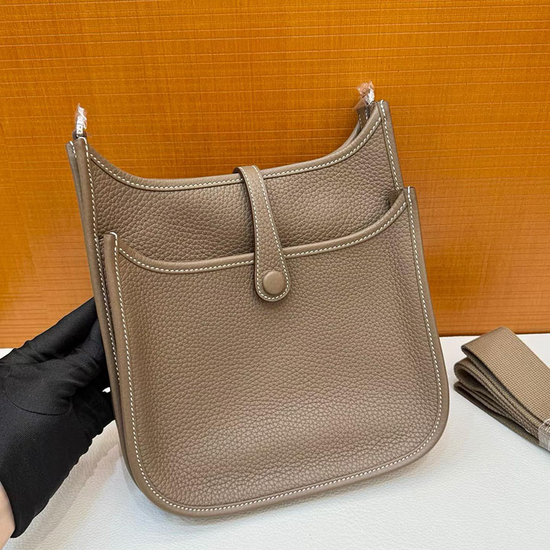 エルメス エヴリンの通販 HERMES エヴリン3 23 エトゥープ トリヨンクレマンス シルバー金具 H087941CK18 エルメス エヴリンIII - 画像 (8)