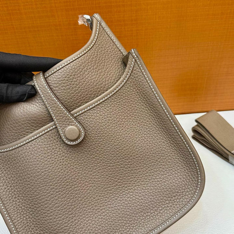 エルメス エヴリンの通販 HERMES エヴリン3 23 エトゥープ トリヨンクレマンス シルバー金具 H087941CK18 エルメス エヴリンIII - 画像 (7)