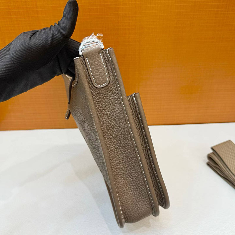 エルメス エヴリンの通販 HERMES エヴリン3 23 エトゥープ トリヨンクレマンス シルバー金具 H087941CK18 エルメス エヴリンIII - 画像 (6)