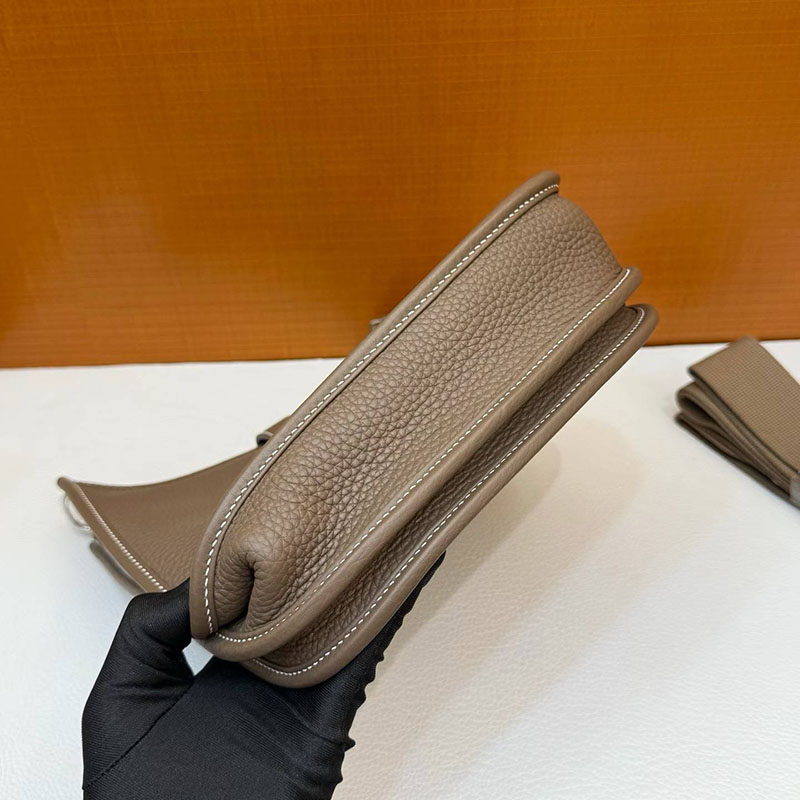 エルメス エヴリンの通販 HERMES エヴリン3 23 エトゥープ トリヨンクレマンス シルバー金具 H087941CK18 エルメス エヴリンIII - 画像 (2)