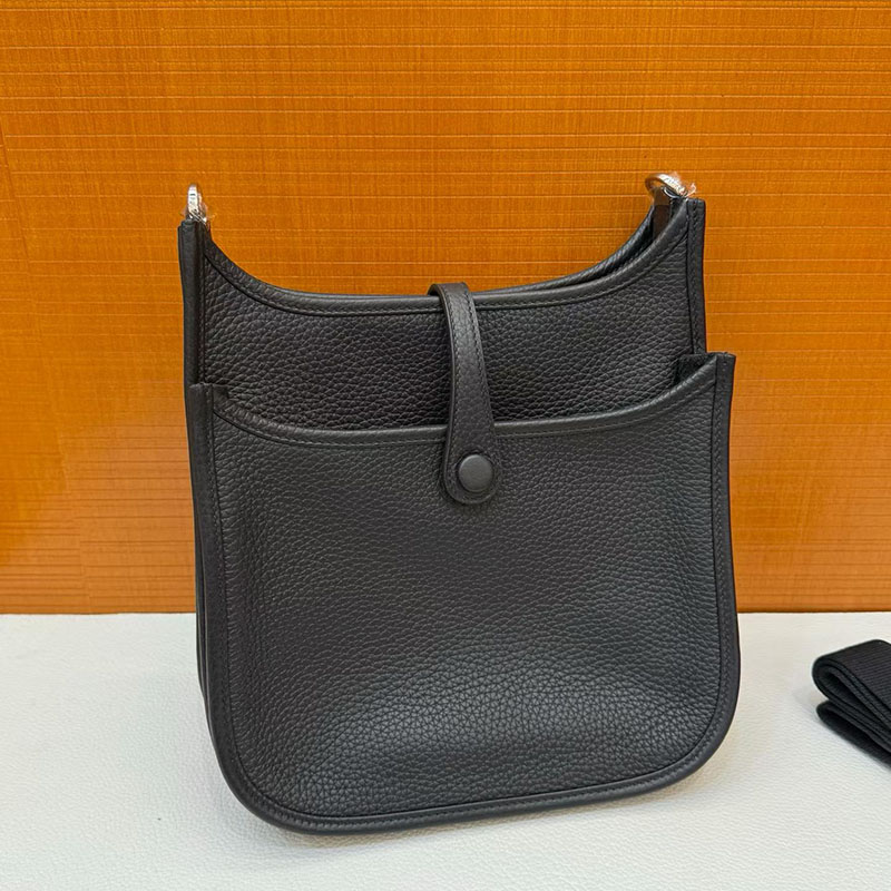 エルメス エヴリンの通販 HERMES エヴリン3 23 黒 ブラック トリヨンクレマンス シルバー金具 H087941CK89 エヴリン 23 定価 - 画像 (8)