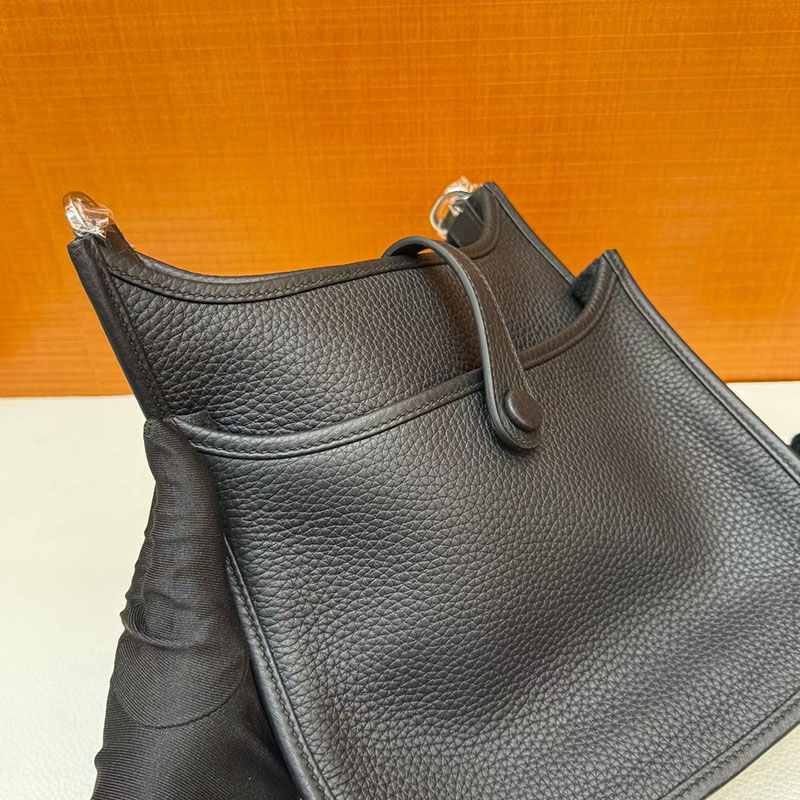エルメス エヴリンの通販 HERMES エヴリン3 23 黒 ブラック トリヨンクレマンス シルバー金具 H087941CK89 エヴリン 23 定価 - 画像 (6)
