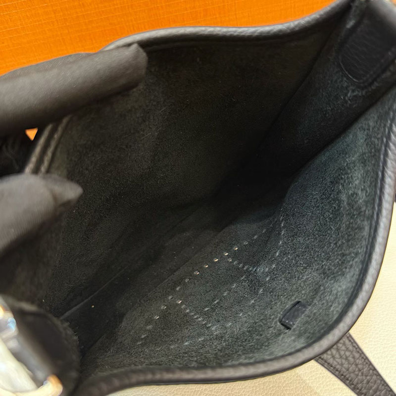 エルメス エヴリンの通販 HERMES エヴリン3 23 黒 ブラック トリヨンクレマンス シルバー金具 H087941CK89 エヴリン 23 定価 - 画像 (5)