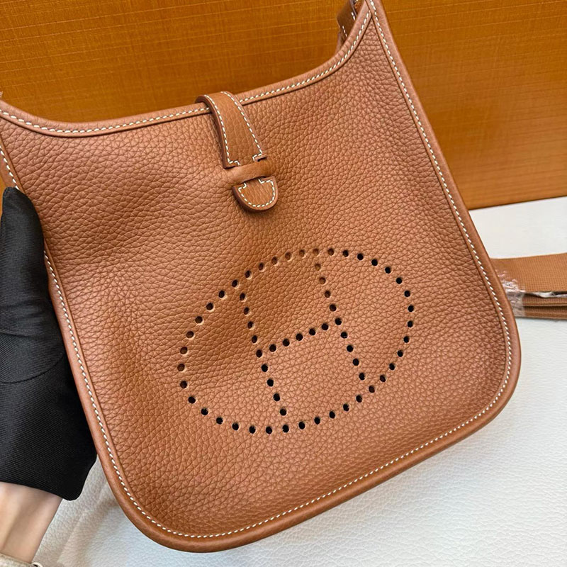 エルメス エヴリンの通販 HERMES エヴリン3 23 ゴールド トリヨンクレマンス シルバー金具 H087941CK37 エブリン23 価格 - 画像 (9)