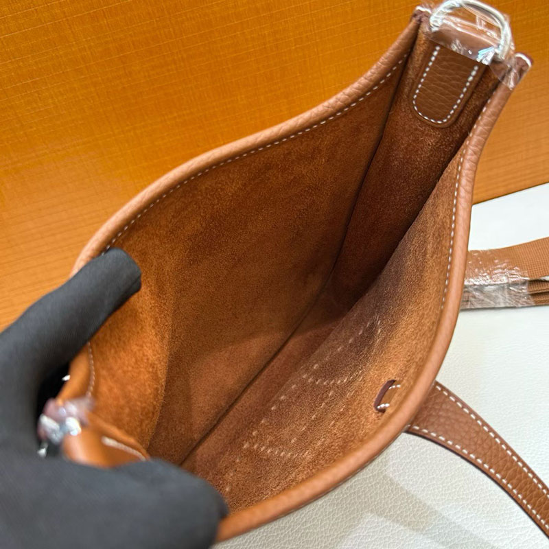 エルメス エヴリンの通販 HERMES エヴリン3 23 ゴールド トリヨンクレマンス シルバー金具 H087941CK37 エブリン23 価格 - 画像 (6)
