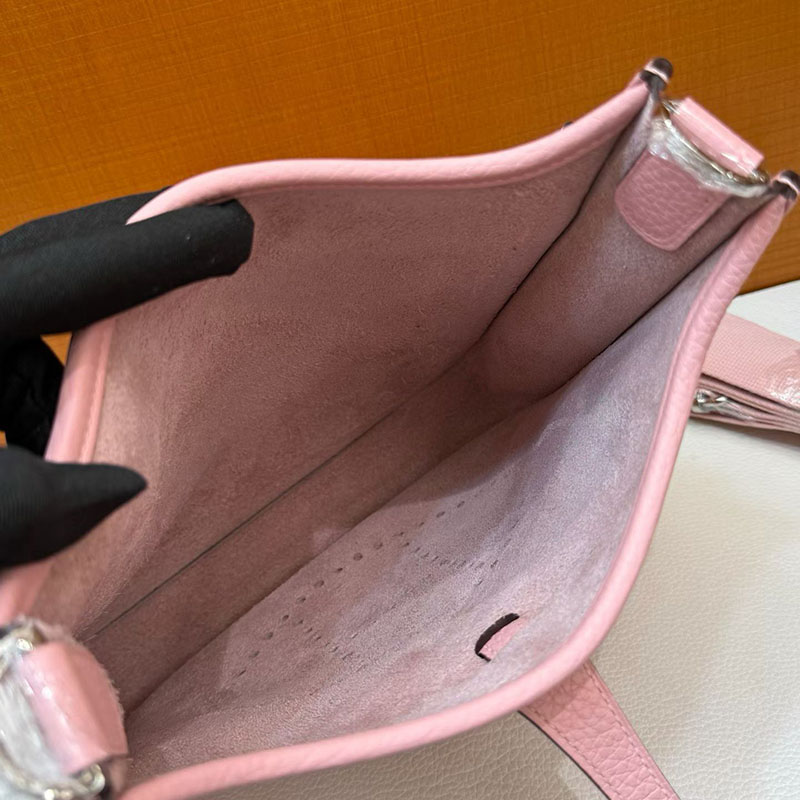 エルメス エヴリンの通販 HERMES エヴリン3 23 ローズサクラ トリヨンクレマンス シルバー金具 H087941CK3Q エルメス エヴリン 値段 - 画像 (6)