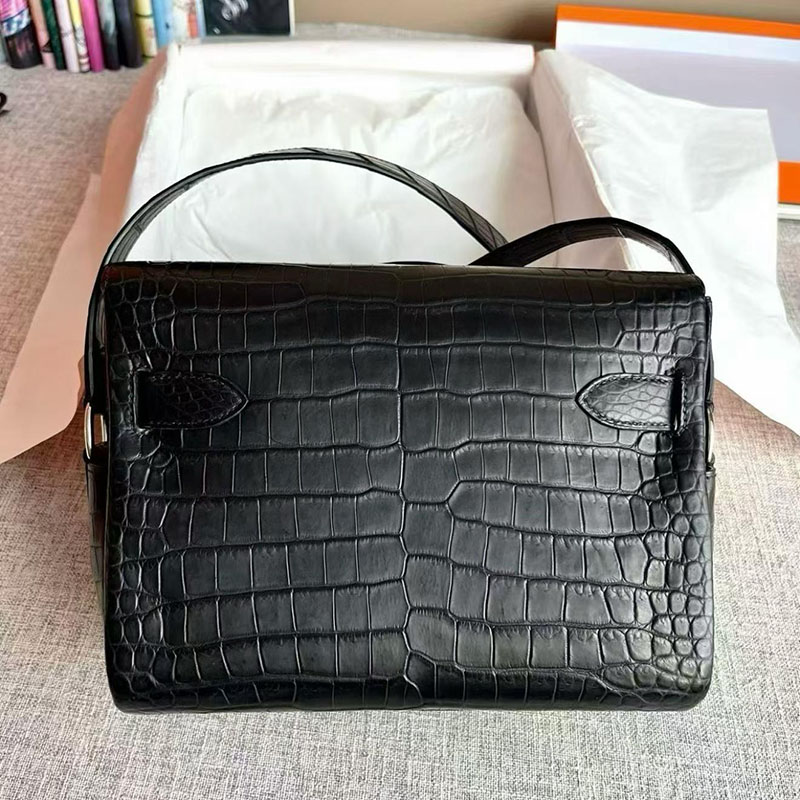 エルメス ケリーの通販 HERMES ケリーメッセンジャー PM 黒 ブラック クロコダイル シルバー金具 H084447CK89 エルメス ケリー メンズ - 画像 (4)