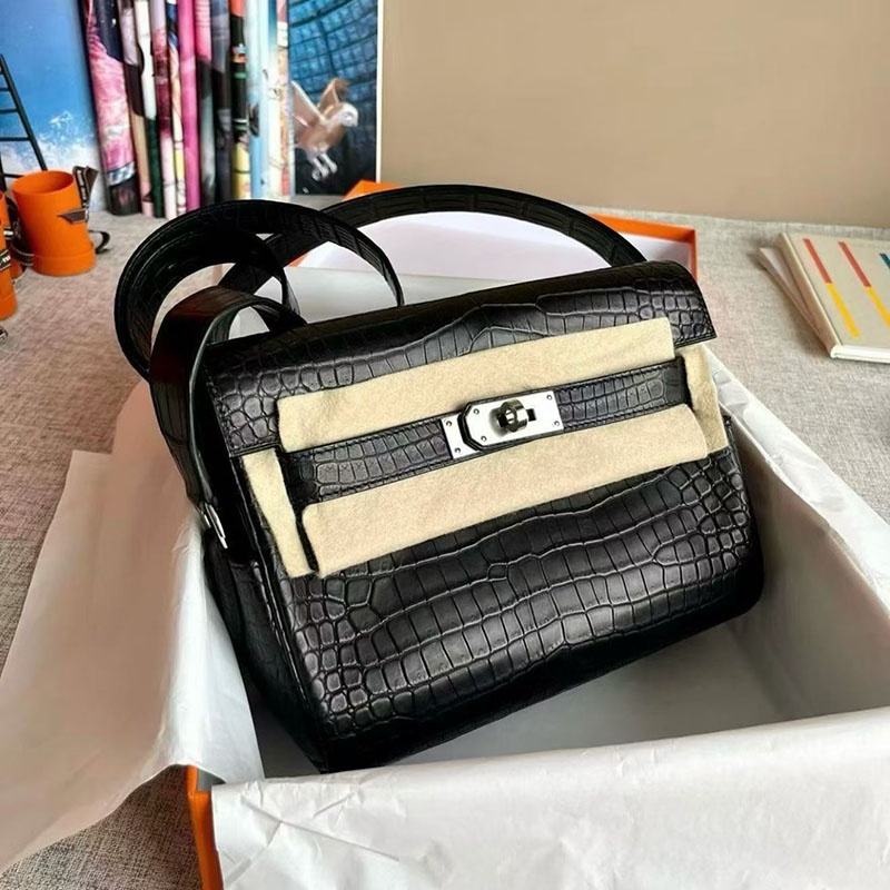 エルメス ケリーの通販 HERMES ケリーメッセンジャー PM 黒 ブラック クロコダイル シルバー金具 H084447CK89 エルメス ケリー メンズ - 画像 (3)