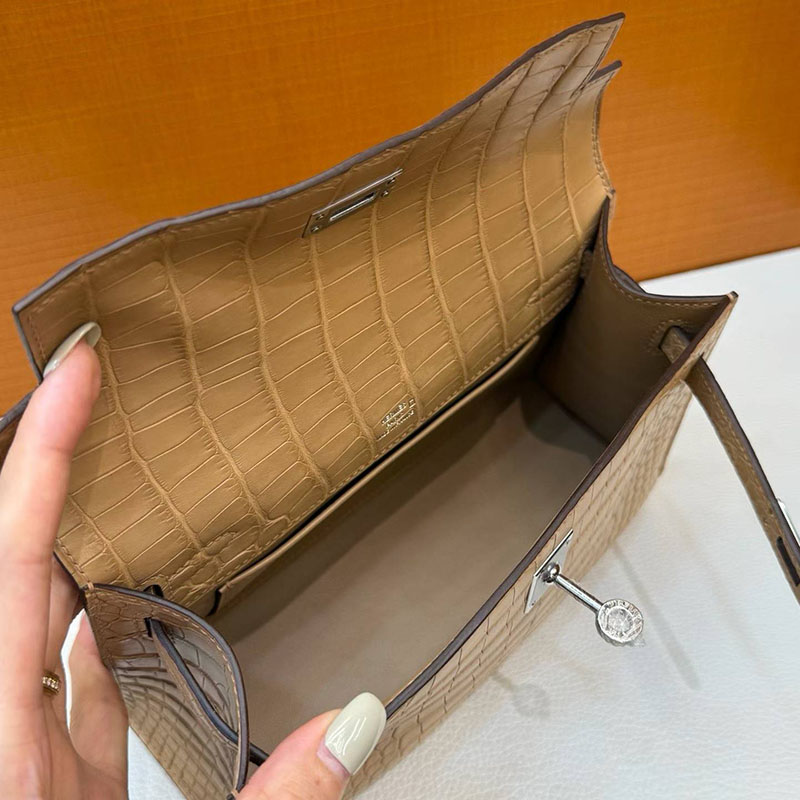 エルメス ポシェットケリーの通販 HERMES ポシェットケリー チャイ クロコダイル シルバー金具 H047683CK0M エルメス ケリー クロコダイル - 画像 (4)