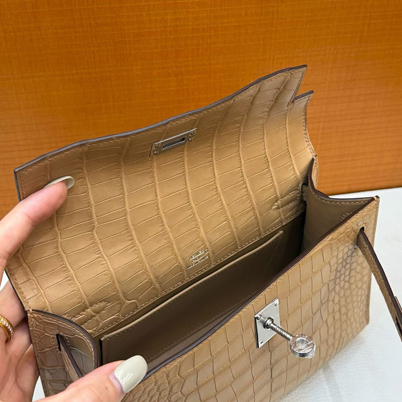 エルメス ポシェットケリーの通販 HERMES ポシェットケリー チャイ クロコダイル シルバー金具 H047683CK0M エルメス ケリー クロコダイル - 画像 (3)