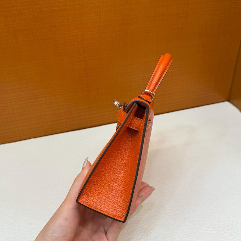 エルメス ケリーミニ2の通販 HERMES ケリーミニ2 外縫い オレンジポピー シェブルミゾル シルバー金具 H073628CK8V ケリーミニ 定価 - 画像 (8)