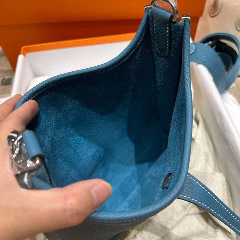エルメス エヴリンの通販 HERMES エヴリン3 23 ブルージーン トリヨンクレマンス シルバー金具 H087941CK75 エルメス エヴリン23 - 画像 (2)