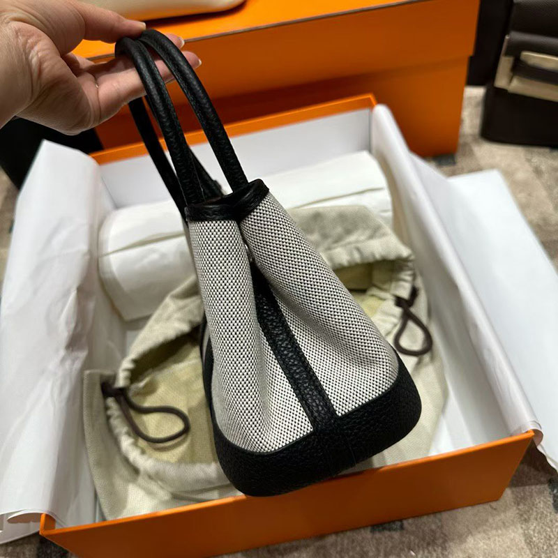 エルメス トートバッグの通販 HERMES ネオ・ガーデン 23 黒 ブラック ネゴンダ/トワルアッシュ シルバー金具 H084532CK89 ネオガーデンパーティ 定価 - 画像 (4)