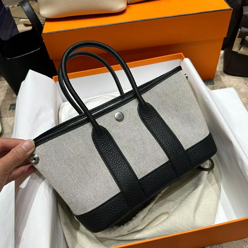 エルメス トートバッグの通販 HERMES ネオ・ガーデン 23 黒 ブラック ネゴンダ/トワルアッシュ シルバー金具 H084532CK89 ネオガーデンパーティ 定価 - 画像 (3)