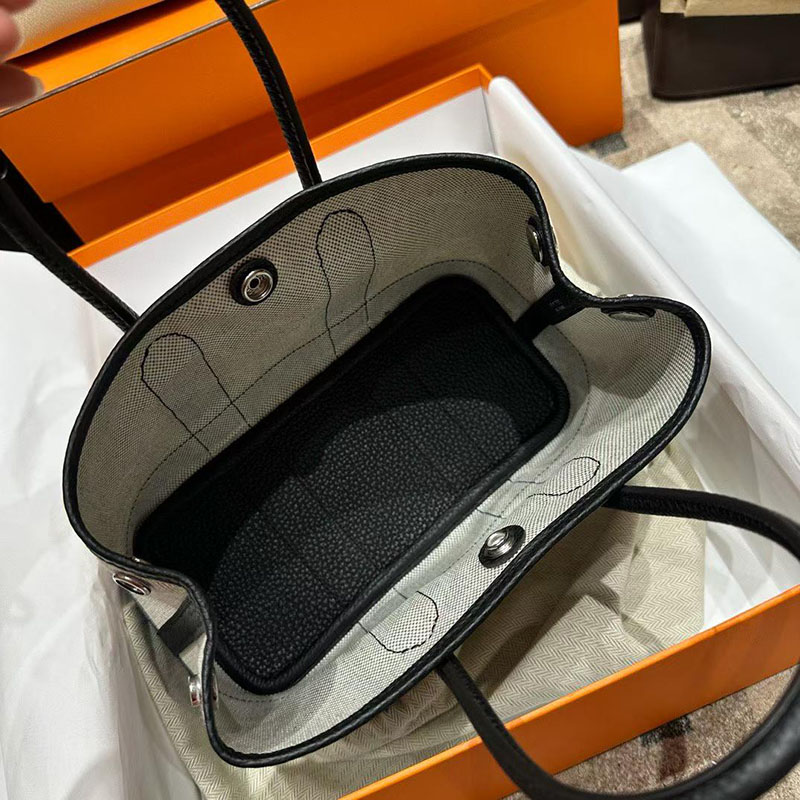 エルメス トートバッグの通販 HERMES ネオ・ガーデン 23 黒 ブラック ネゴンダ/トワルアッシュ シルバー金具 H084532CK89 ネオガーデンパーティ 定価 - 画像 (2)